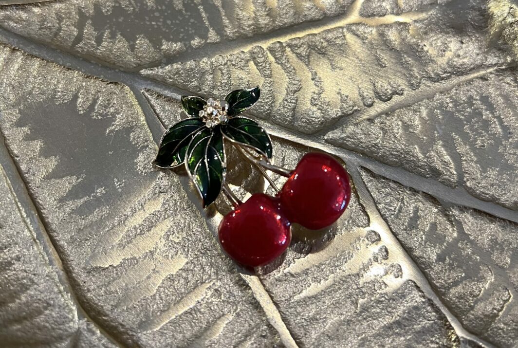 Broche kersjes