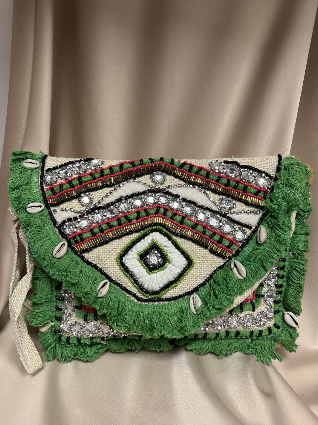 Groen tasje schelpen