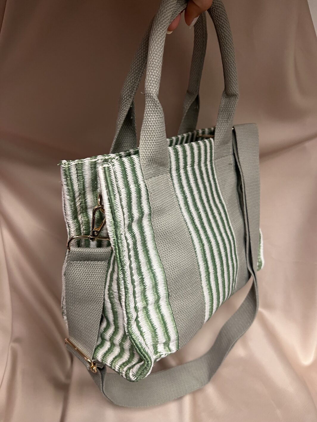 Groene tas streepjes